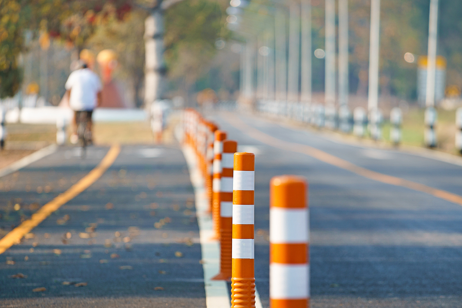 Removable Plastic Bollards Knockdown-proof Flexible Plastic Bollards 1 orange and white striped removable bollards standing in a row