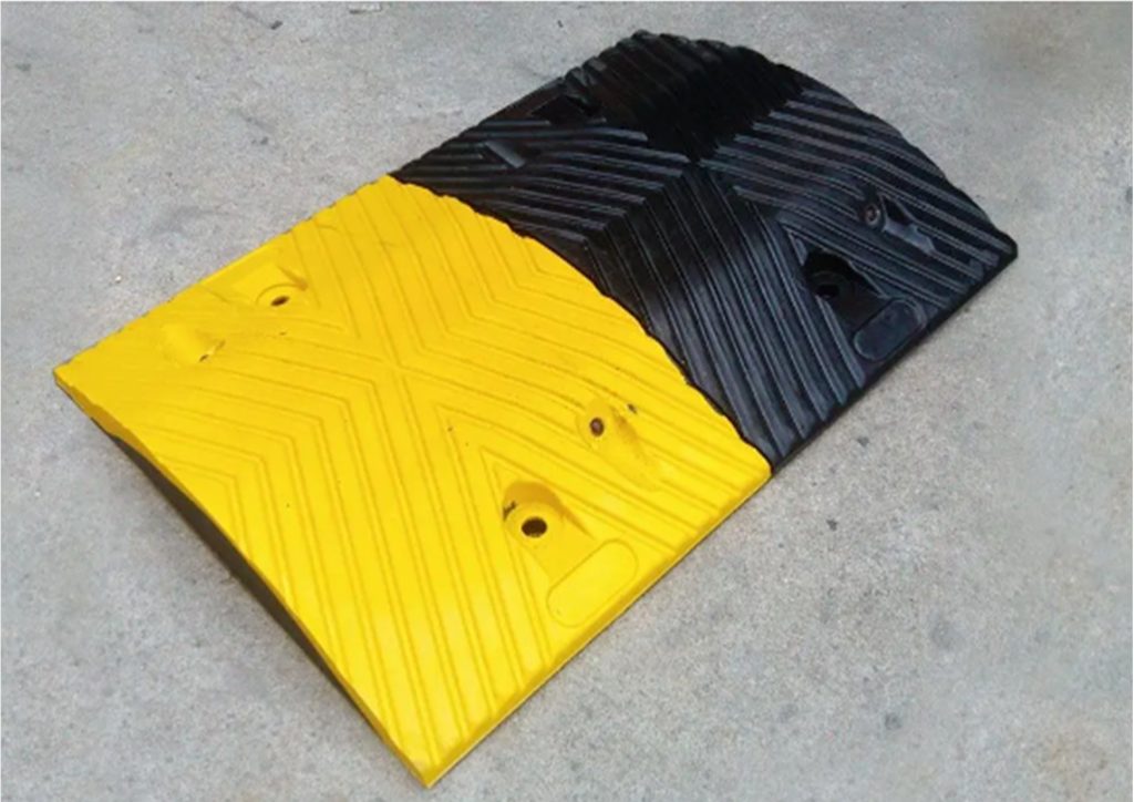 SMTC350BY Round Rubber Speed Hump Body 500mm Black/Yellow 7 Close-up of a round rubber speed hump body, 500mm, in black and yellow. The textured surface is visible, designed to slow down vehicles.